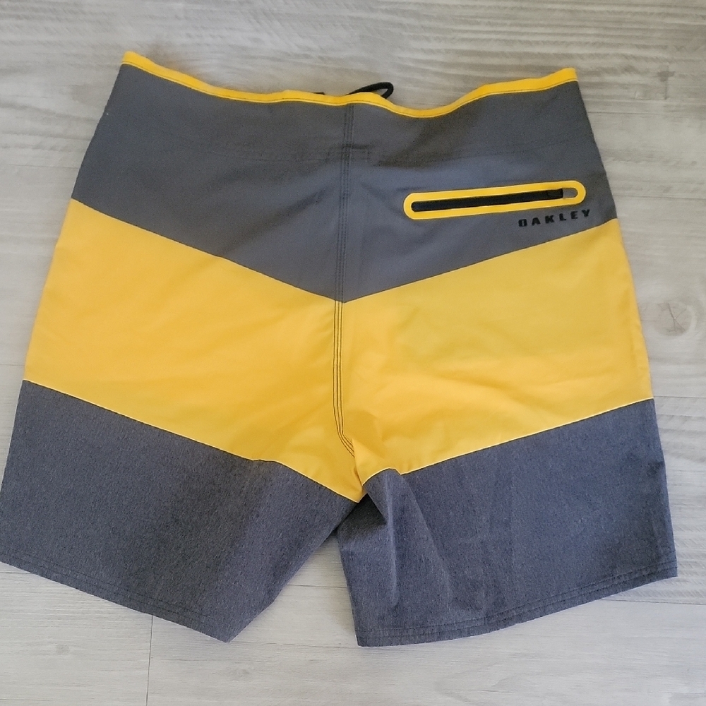Oakley Men's Yellow and Gray Swim Shorts - Picture 5 of 7